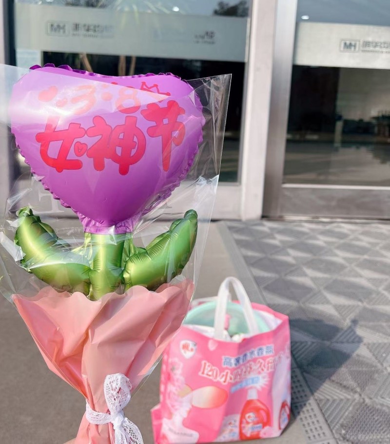 Wenling Minghua Gear rend hommage à « son pouvoir » : les femmes qui travaillent s'épanouissent avec éclat et brillent avec le charme des femmes